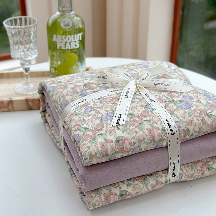 91家纺网 家纺一手货源 找家纺 麦伦 2024春夏新品全棉有氧双层纱印花系列四件套-叠拍图（2） 粉郁