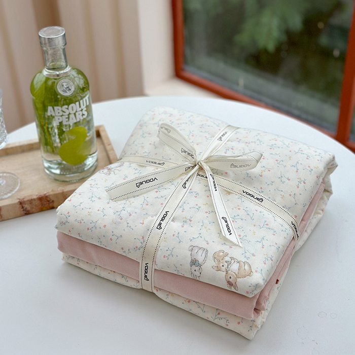 91家纺网 家纺一手货源 找家纺 麦伦 2024春夏新品全棉有氧双层纱印花系列四件套-叠拍图（2） 花枝兔