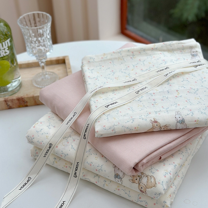 91家纺网 家纺一手货源 找家纺 麦伦 2024春夏新品全棉有氧双层纱印花系列四件套-叠拍图（2） 花枝兔