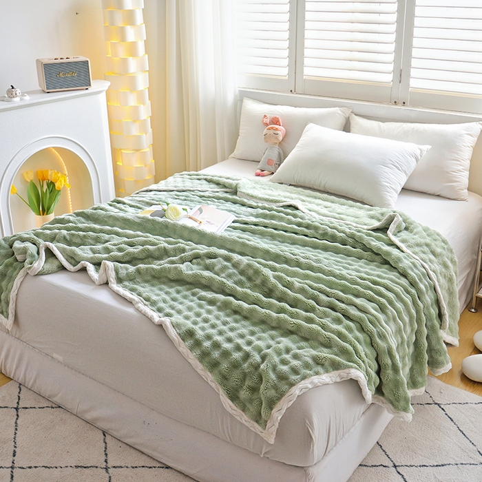 91家纺网 家纺一手货源 找家纺 启优家纺 2024新款仿兔毛泡泡绒毛毯兔兔绒毛毯法兰绒毛毯 绿色