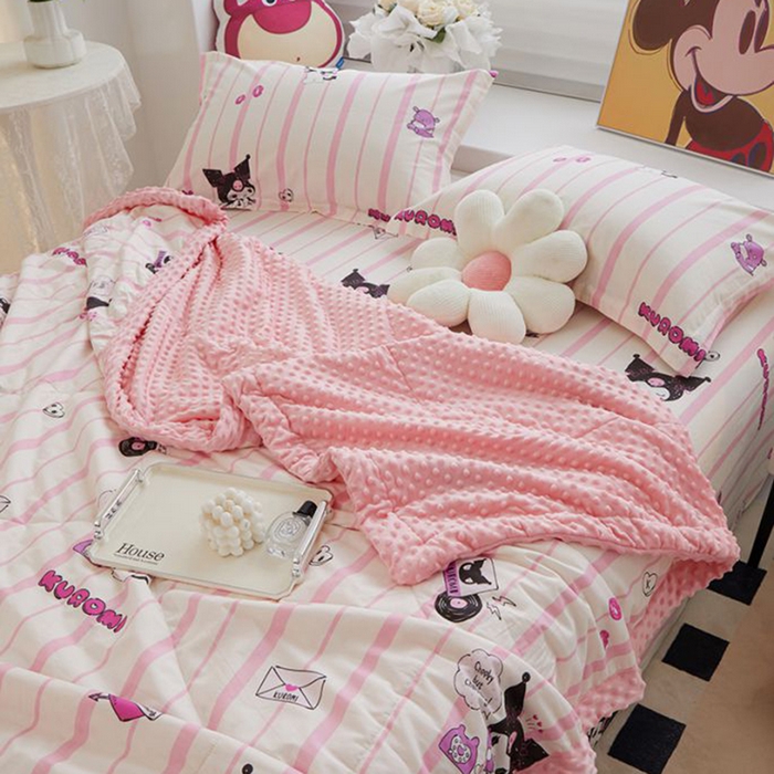 91家纺网 家纺一手货源 找家纺 一米阳光 2024新款卡通春夏棉加豆豆被 库洛米粉棉加豆豆被