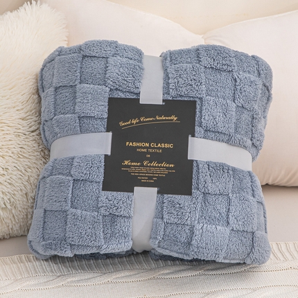 91家纺网 家纺一手货源 找家纺 （总）丹本家纺 2025新款塔肤绒跨境双面提花面包格加厚毛毯盖毯