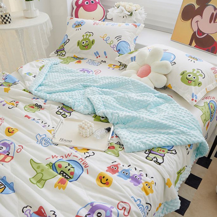 91家纺网 家纺一手货源 找家纺 一米阳光 2024新款卡通春夏棉加豆豆被 巴斯光年蓝棉加豆豆被