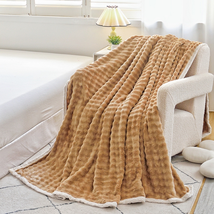 91家纺网 家纺一手货源 找家纺 启优家纺 2024新款仿兔毛泡泡绒毛毯兔兔绒毛毯法兰绒毛毯 驼色