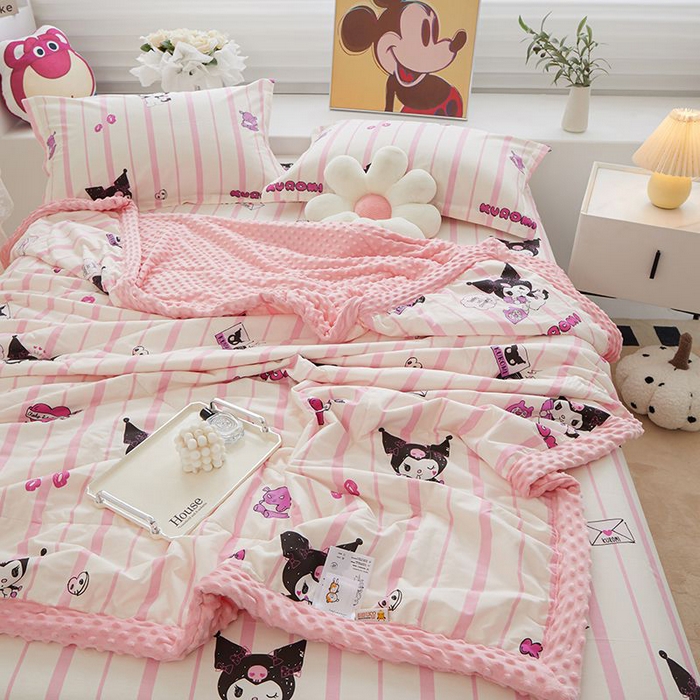 91家纺网 家纺一手货源 找家纺 一米阳光 2024新款卡通春夏棉加豆豆被 库洛米粉棉加豆豆被