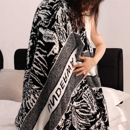 91家纺网 家纺一手货源 找家纺 （总）暖绵绵家纺 2025新款半边绒提花盖毯-维特