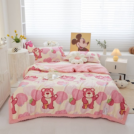 一米阳光 2024新款卡通春夏棉加豆豆被 爱心草莓熊棉加豆豆被