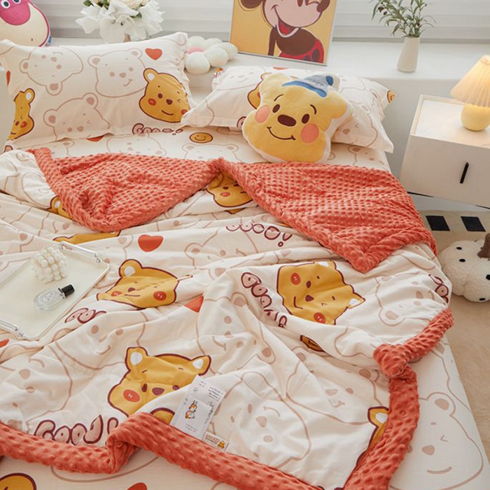 91家纺网 家纺一手货源 找家纺 一米阳光 2024新款卡通春夏棉加豆豆被 维尼熊棉加豆豆被