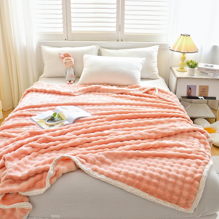 91家纺网 家纺一手货源 找家纺 启优家纺 2024新款仿兔毛泡泡绒毛毯兔兔绒毛毯法兰绒毛毯 粉色