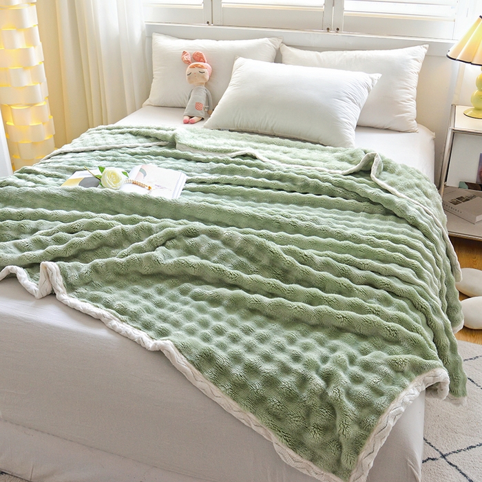 91家纺网 家纺一手货源 找家纺 启优家纺 2024新款仿兔毛泡泡绒毛毯兔兔绒毛毯法兰绒毛毯 绿色