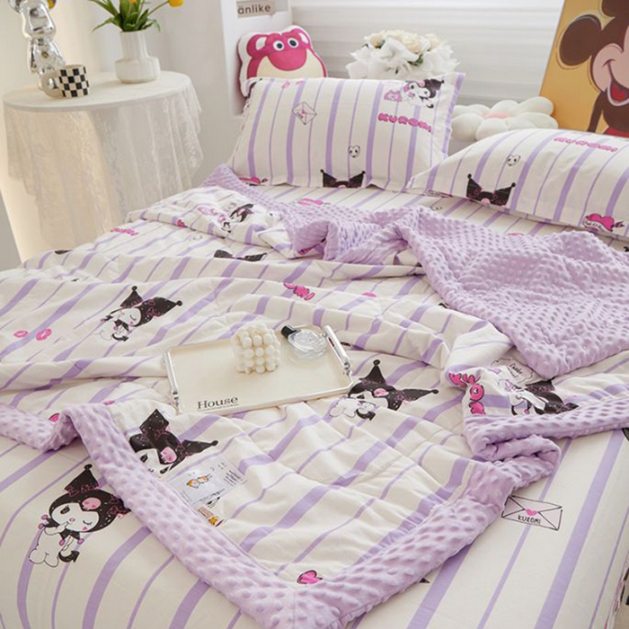 91家纺网 家纺一手货源 找家纺 一米阳光 2024新款卡通春夏棉加豆豆被 库洛米紫棉加豆豆被