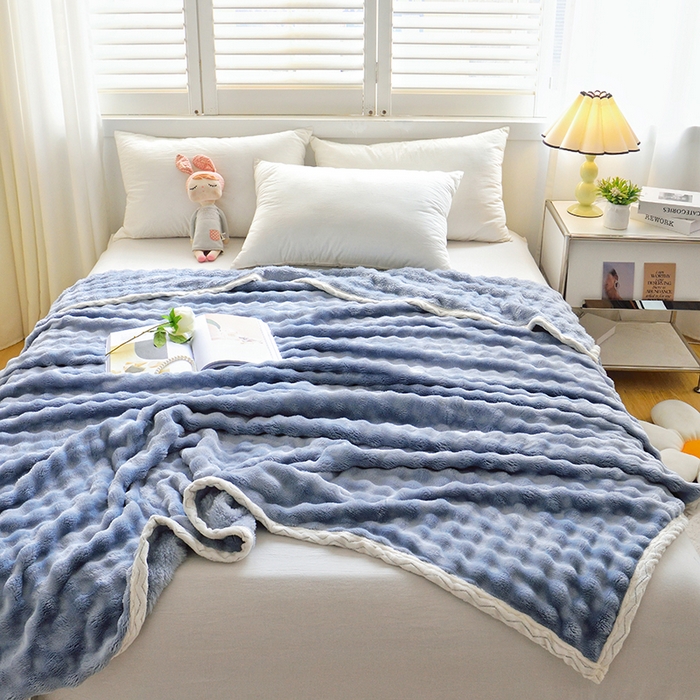 91家纺网 家纺一手货源 找家纺 启优家纺 2024新款仿兔毛泡泡绒毛毯兔兔绒毛毯法兰绒毛毯 灰蓝