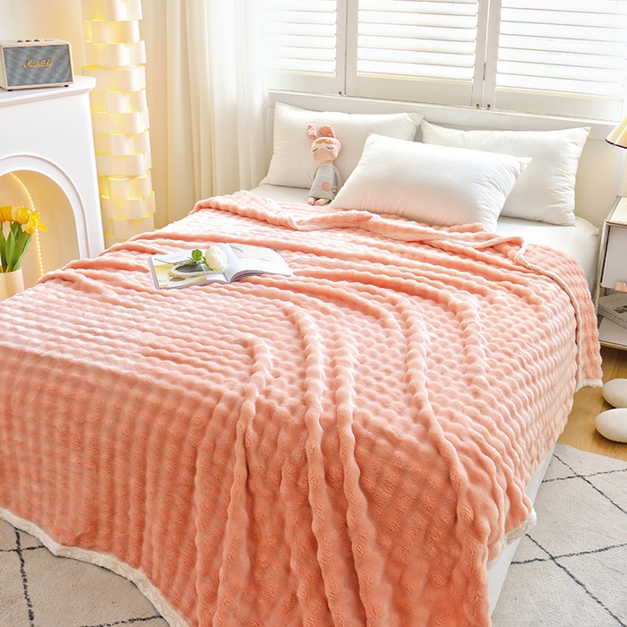 91家纺网 家纺一手货源 找家纺 启优家纺 2024新款仿兔毛泡泡绒毛毯兔兔绒毛毯法兰绒毛毯 粉色