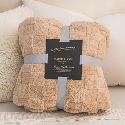 91家纺网 家纺一手货源 找家纺 （总）丹本家纺 2025新款塔肤绒跨境双面提花面包格加厚毛毯盖毯