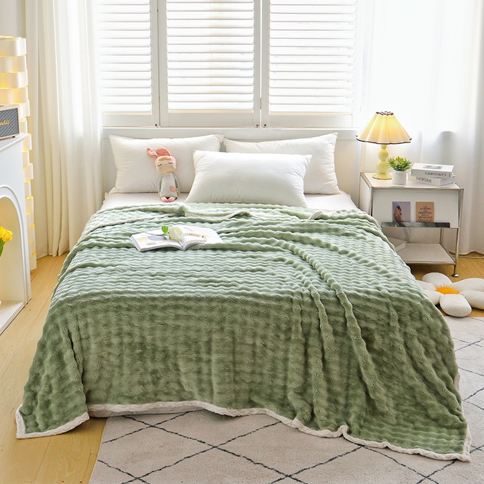 91家纺网 家纺一手货源 找家纺 启优家纺 2024新款仿兔毛泡泡绒毛毯兔兔绒毛毯法兰绒毛毯 绿色