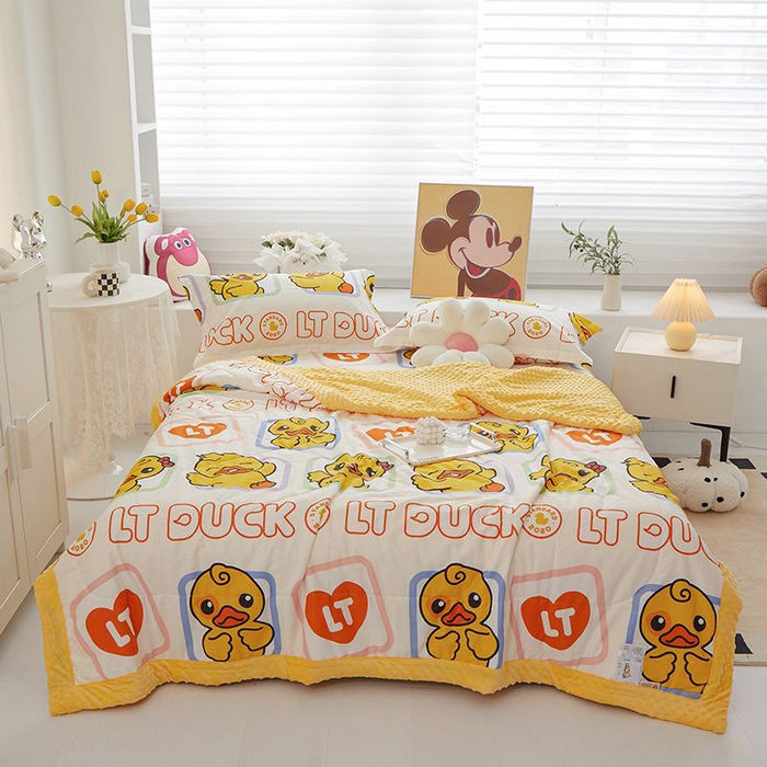 91家纺网 家纺一手货源 找家纺 一米阳光 2024新款卡通春夏棉加豆豆被 小黄鸭棉加豆豆被