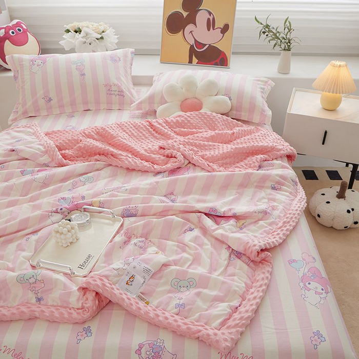 91家纺网 家纺一手货源 找家纺 一米阳光 2024新款卡通春夏棉加豆豆被 美乐蒂棉加豆豆被