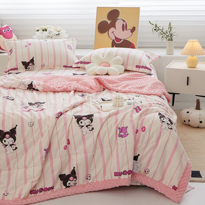 91家纺网 家纺一手货源 找家纺 一米阳光 2024新款卡通春夏棉加豆豆被 库洛米粉棉加豆豆被