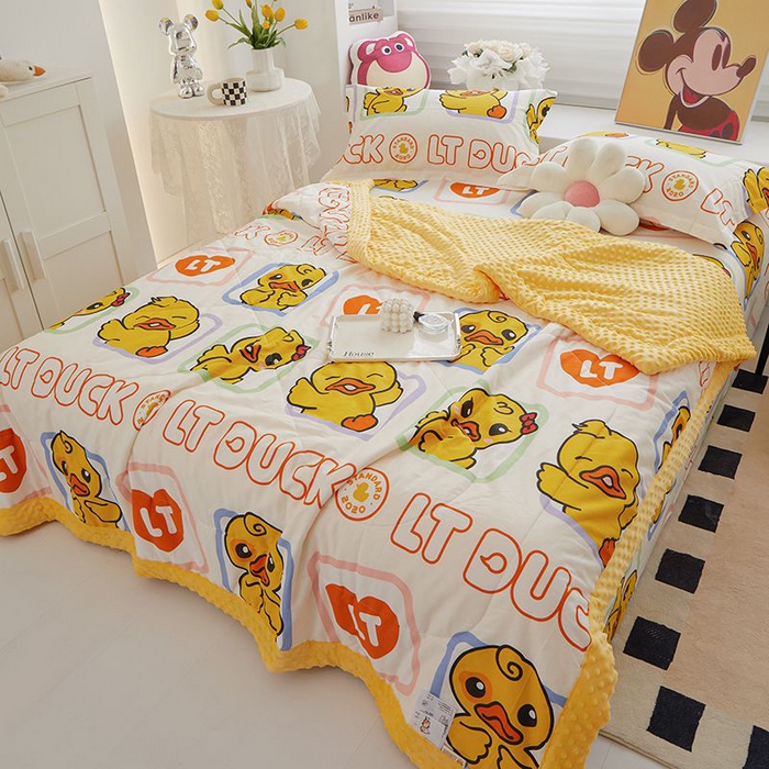 91家纺网 家纺一手货源 找家纺 一米阳光 2024新款卡通春夏棉加豆豆被 小黄鸭棉加豆豆被