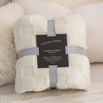 91家纺网 家纺一手货源 找家纺 （总）丹本家纺 2025新款塔肤绒跨境双面提花面包格加厚毛毯盖毯