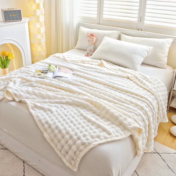 91家纺网 家纺一手货源 找家纺 启优家纺 2024新款仿兔毛泡泡绒毛毯兔兔绒毛毯法兰绒毛毯 奶白