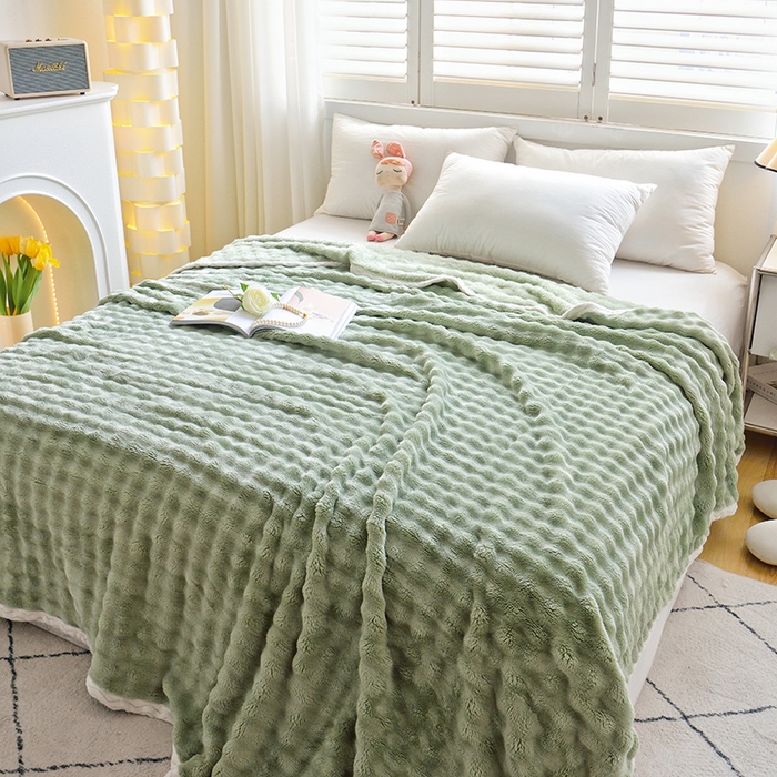 91家纺网 家纺一手货源 找家纺 启优家纺 2024新款仿兔毛泡泡绒毛毯兔兔绒毛毯法兰绒毛毯 绿色