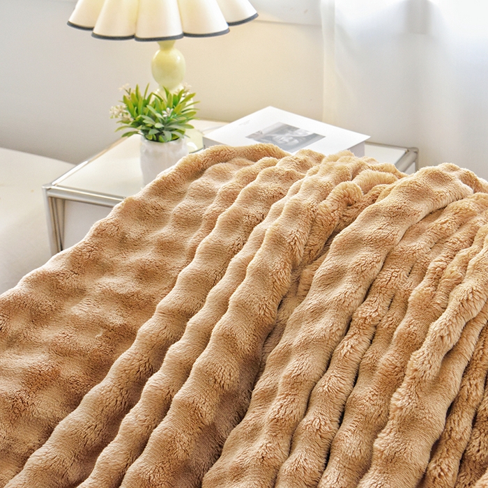 91家纺网 家纺一手货源 找家纺 启优家纺 2024新款仿兔毛泡泡绒毛毯兔兔绒毛毯法兰绒毛毯 驼色