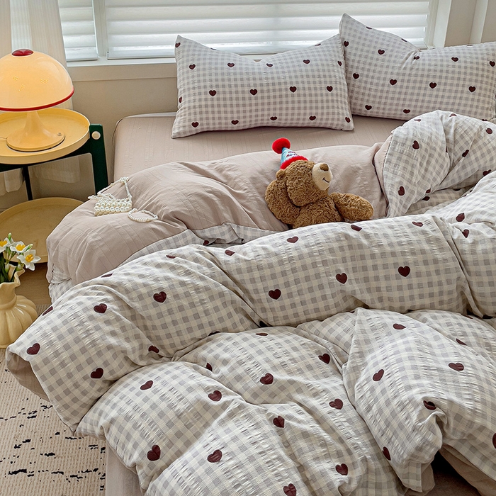 91家纺网 家纺一手货源 找家纺 优选良品 2025新款有氧提花云纱棉圆角吊边工艺款四件套学生三件套 恋爱风情