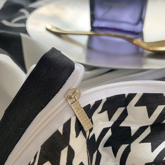 91家纺网 家纺一手货源 找家纺 朵希曼 2026新款全棉渐变色黑白系列四件套 棋盘格小熊