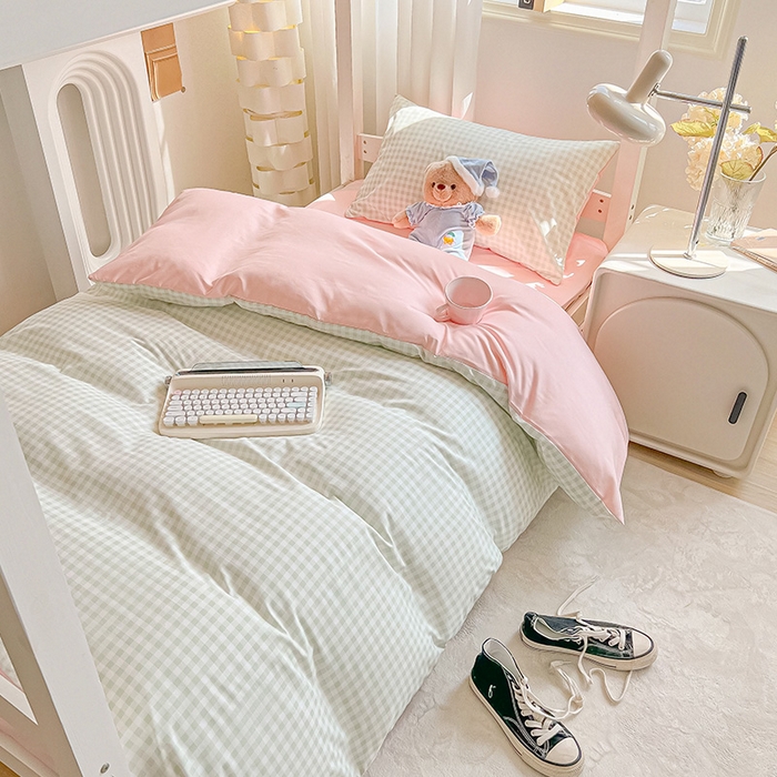 91家纺网 家纺一手货源 找家纺 眠帛家居 2024新款A类学生三件套奶油风小清新毛巾绣暖心系列水洗棉床上用品四件套 暖心-清新绿格