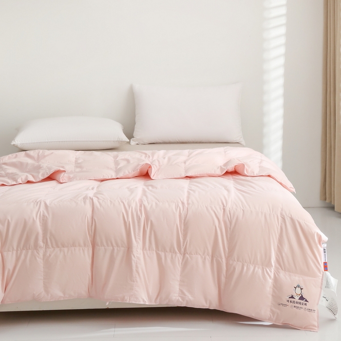 91家纺网 家纺一手货源 找家纺 俏企鹅 2025新款100支可水洗云柔棉羽绒被夏被夏凉被空调被子被芯 樱花粉