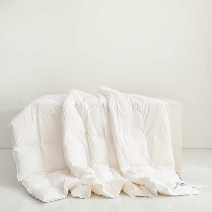 91家纺网 家纺一手货源 找家纺 俏企鹅 2025新款100支可水洗云柔棉羽绒被夏被夏凉被空调被子被芯 月牙白