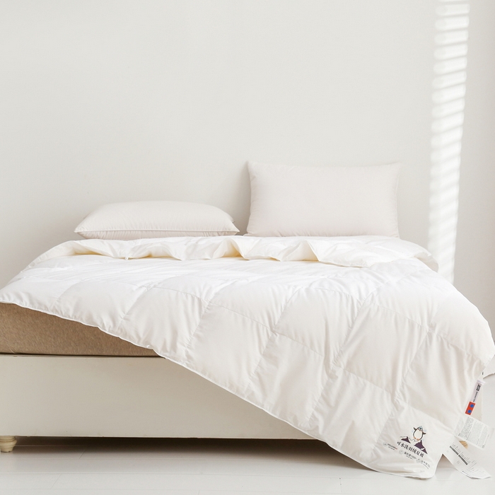 91家纺网 家纺一手货源 找家纺 俏企鹅 2025新款100支可水洗云柔棉羽绒被夏被夏凉被空调被子被芯 月牙白