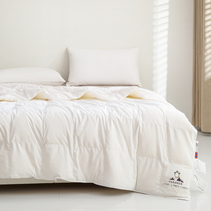 91家纺网 家纺一手货源 找家纺 俏企鹅 2025新款100支可水洗云柔棉羽绒被夏被夏凉被空调被子被芯 月牙白