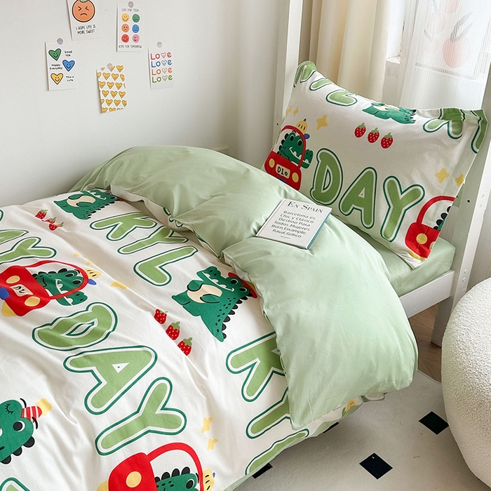 91家纺网 家纺一手货源 找家纺 金鑫汇家纺 2024新款全棉宿舍印花三件套第一批 小鳄鱼日记