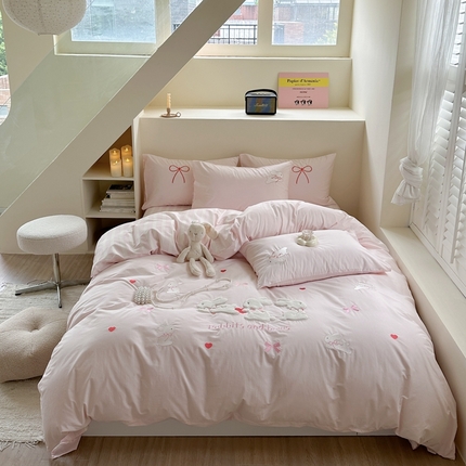 眠屿家纺 2024新款40支全棉水洗棉平绣绣花四件套 兔子蝴蝶结