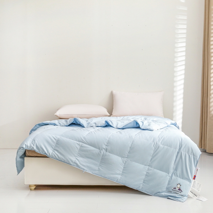 91家纺网 家纺一手货源 找家纺 俏企鹅 2025新款100支可水洗云柔棉羽绒被夏被夏凉被空调被子被芯 天空蓝