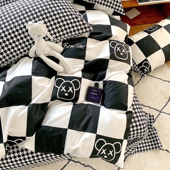 91家纺网 家纺一手货源 找家纺 朵希曼 2026新款全棉渐变色黑白系列四件套 棋盘格小熊