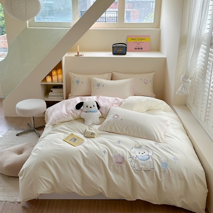 眠屿家纺 2024新款40支全棉水洗棉平绣绣花四件套 小白狗-粉