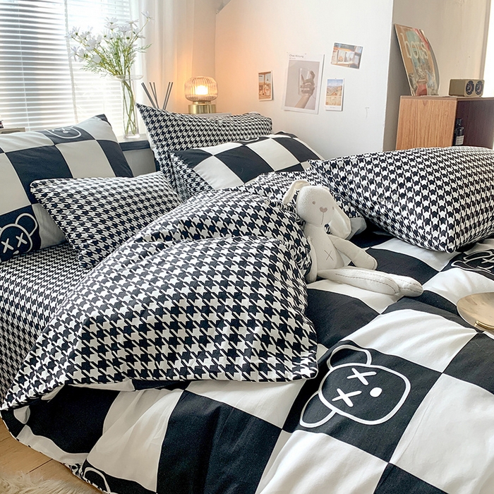 91家纺网 家纺一手货源 找家纺 朵希曼 2026新款全棉渐变色黑白系列四件套 棋盘格小熊