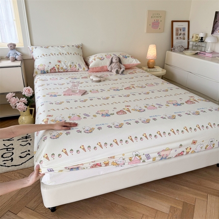 91家纺网 家纺一手货源 找家纺 名兮家居 2024新款全棉卡通印花床笠 青梅竹马