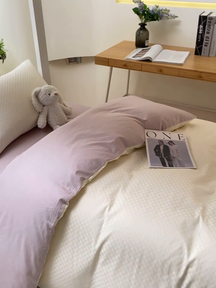 91家纺网 家纺一手货源 找家纺 金鑫汇家纺 2024新款A类长绒棉提花学生套件 奶昔白+淡紫