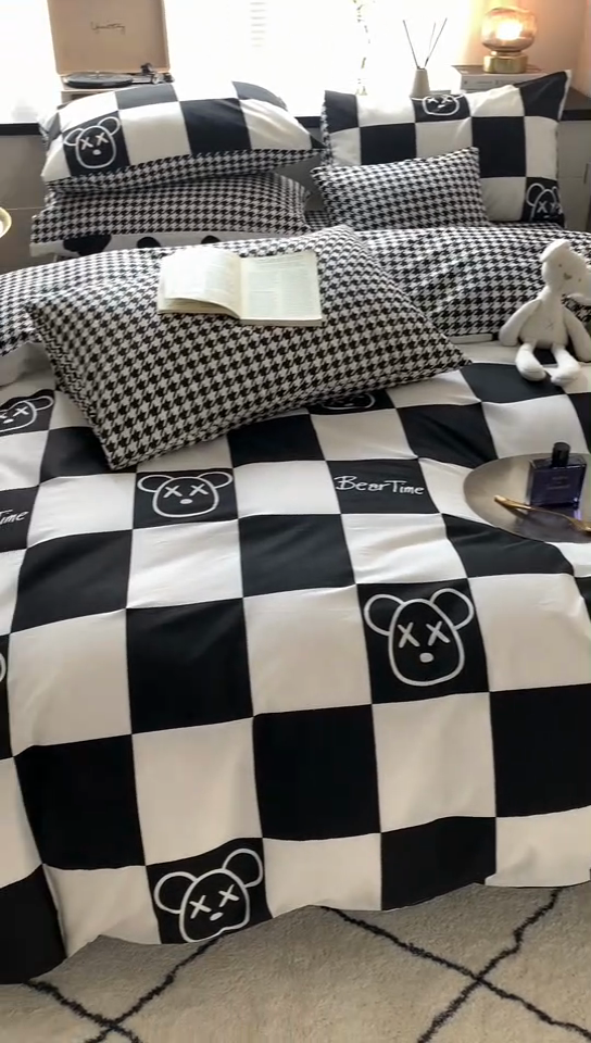 91家纺网 家纺一手货源 找家纺 朵希曼 2026新款全棉渐变色黑白系列四件套 棋盘格小熊