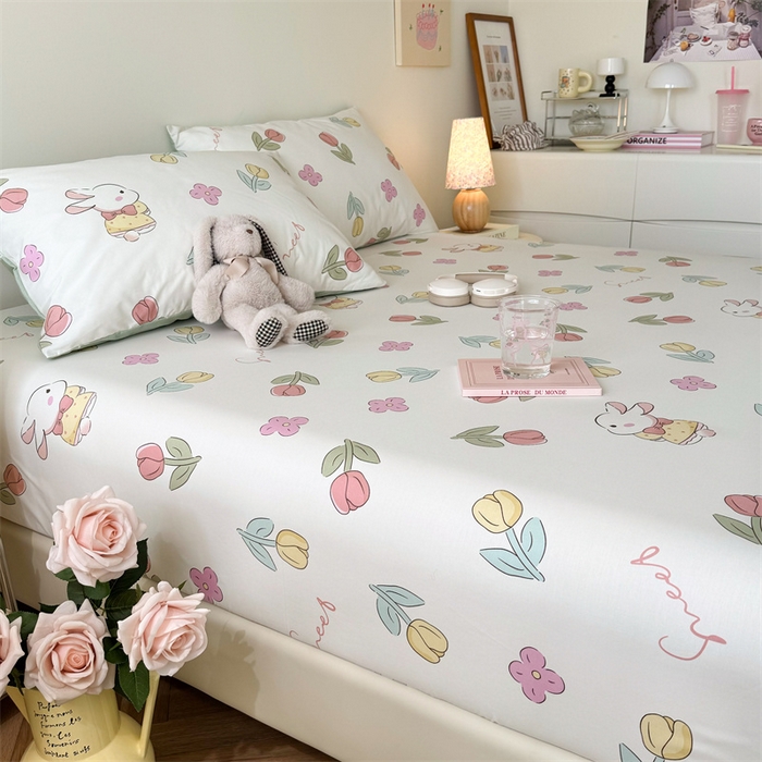 91家纺网 家纺一手货源 找家纺 名兮家居 2024新款全棉卡通印花床笠 春意恋