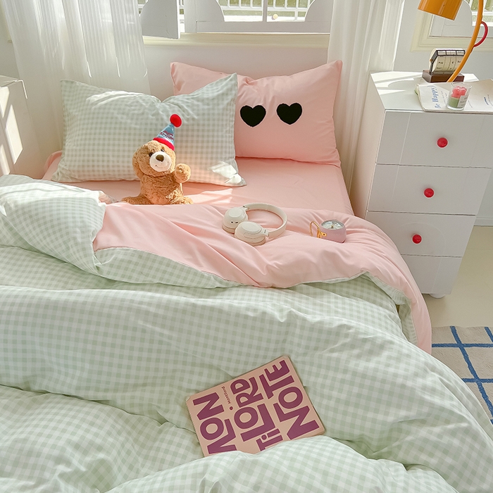 91家纺网 家纺一手货源 找家纺 眠帛家居 2024新款A类奶油风小清新毛巾绣暖心系列水洗棉床上用品三件套四件套 暖心-清新绿格