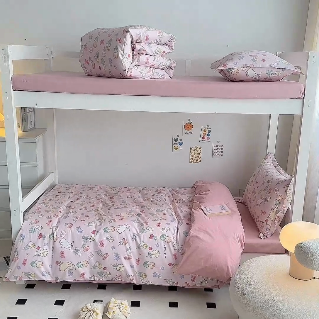 91家纺网 家纺一手货源 找家纺 金鑫汇家纺 2024新款全棉宿舍印花三件套第一批 荷枝桃桃