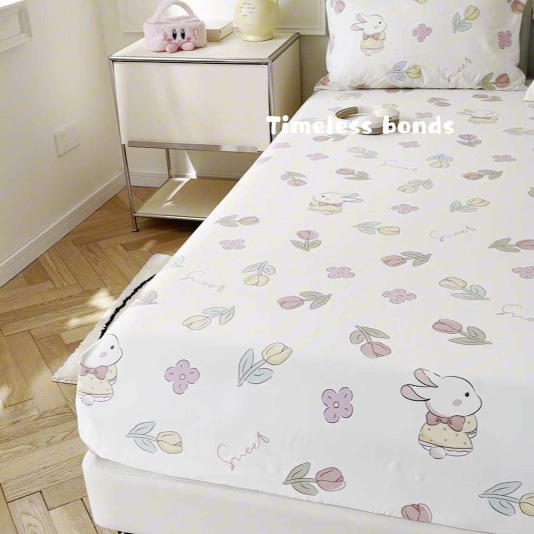 91家纺网 家纺一手货源 找家纺 名兮家居 2024新款全棉卡通印花床笠 春意恋