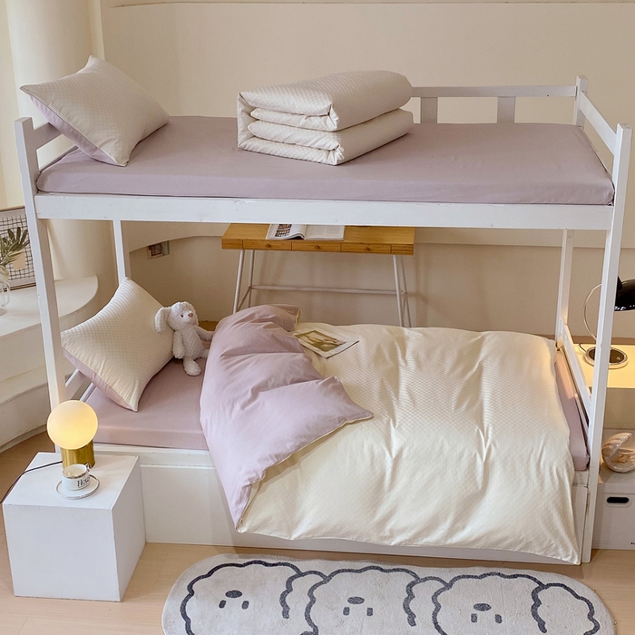 91家纺网 家纺一手货源 找家纺 金鑫汇家纺 2024新款A类长绒棉提花学生套件 奶昔白+淡紫