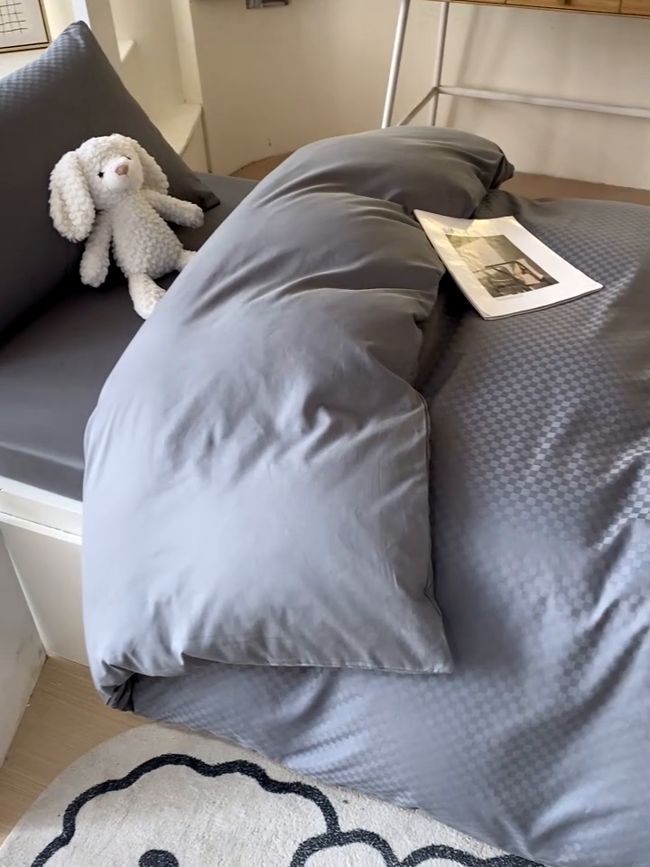 91家纺网 家纺一手货源 找家纺 金鑫汇家纺 2024新款A类长绒棉提花学生套件 深灰