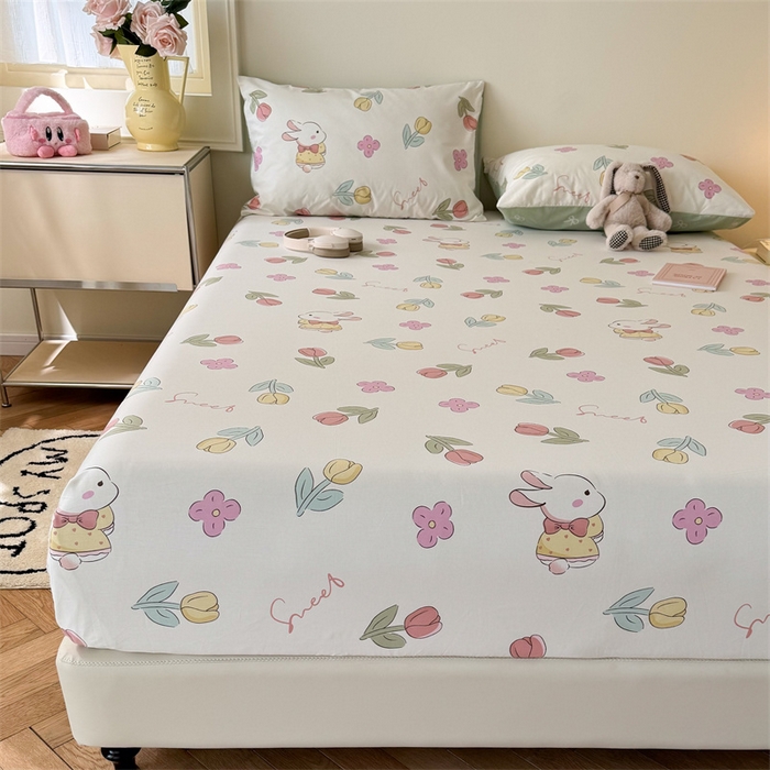 91家纺网 家纺一手货源 找家纺 名兮家居 2024新款全棉卡通印花床笠 春意恋